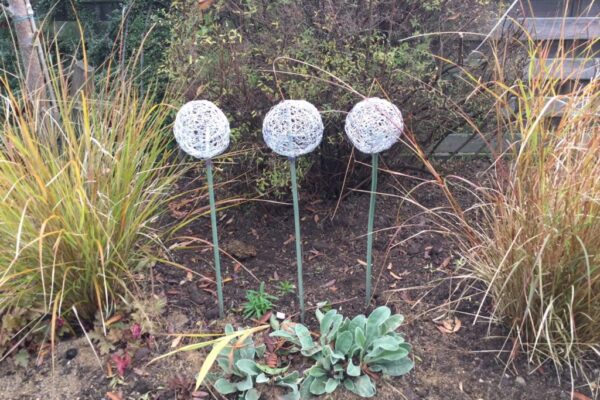 Making Wire Alliums at Stillingfleet Lodge Gardens